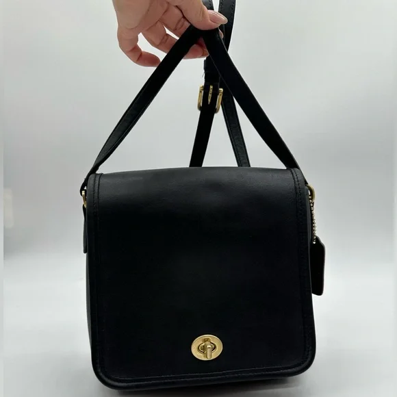 Coach • 9076 Companion Flap - Picture 2 of 14